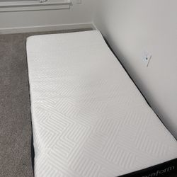 Novaform Mattress – Excellent Condition – Compact Size (36” x 71”)