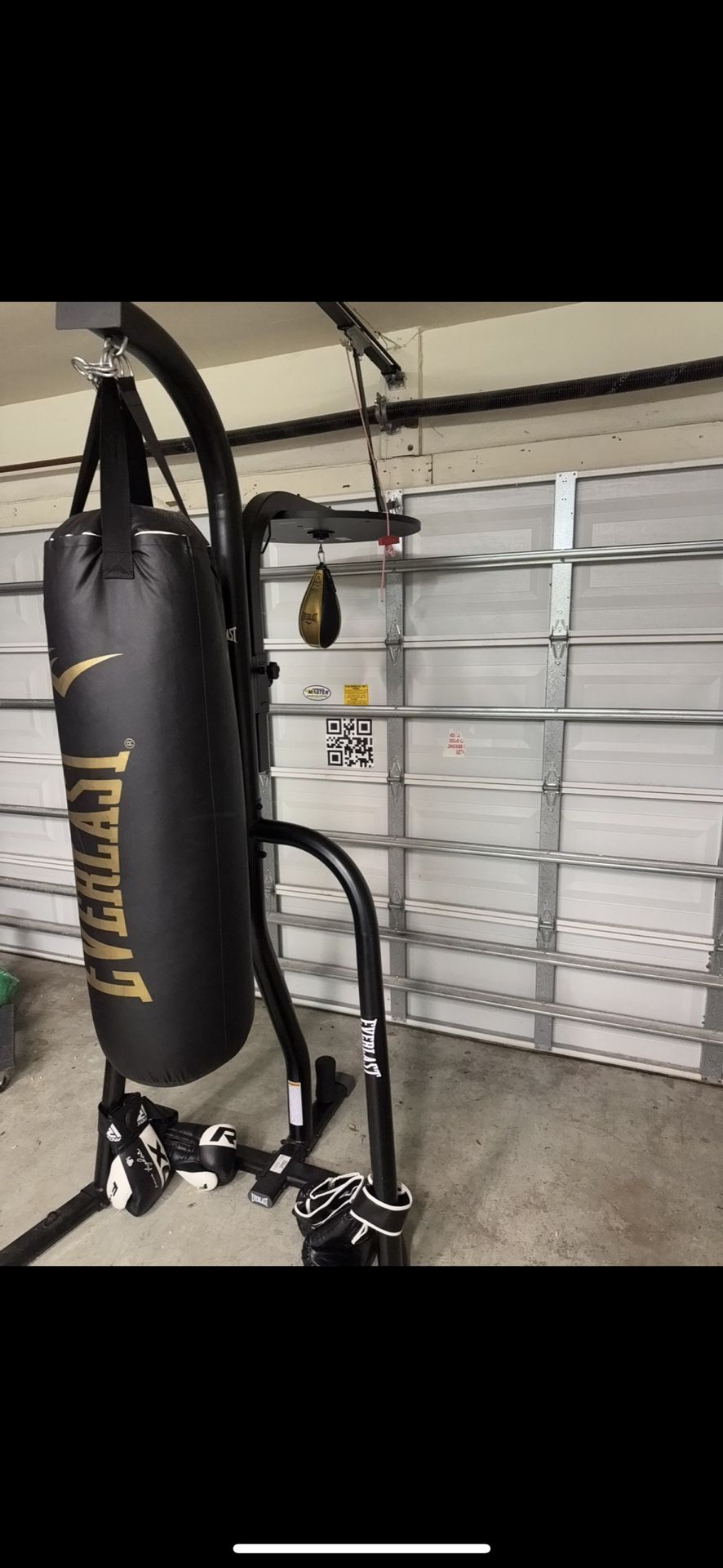 Everlast 2 Station Dual Heavy Duty Powder Coated Steel Heavy and Speed Bag Stand
