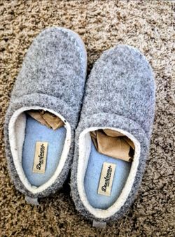 Dearfoams Cozy Comfort Gray Slippers Used Small Size 5-6