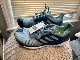 Men’s size 10 tennis shoes !!
