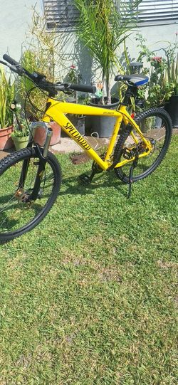 SPECIALIZED MOUNTAIN BIKE DISK BREAK NEW TUBS AND TIRES26" 24SPEEDS LIKE NEW