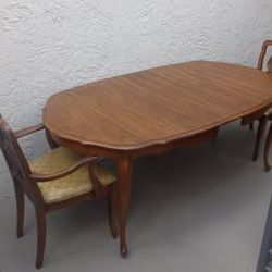 Thomasville Furniture Tableau Collection Country French Dining Wood Table with set of 6 vintage chairs