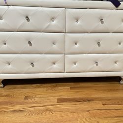 6 Drawer Faux Leather Double Dresser in White