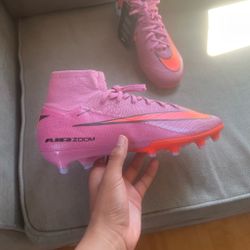 Soccer cleats size 7