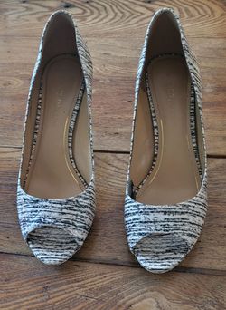 Pair of Womens 9 WEST heels Size 8