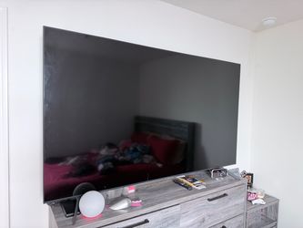 75in  Samsung Smart TV/queen, bed, and frame