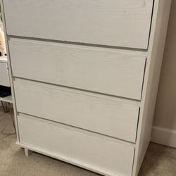 Modern Style 4-Drawer Dresser