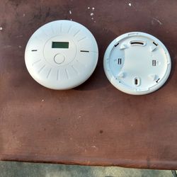 SMOKE & CARBON MONOXIDE DETECTOR 