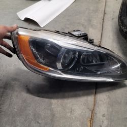 Volvo S60 Headlight