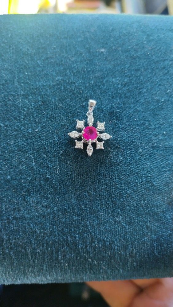 750 18k Pendant Charm