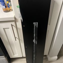 Shelf unit with wall mount and screws