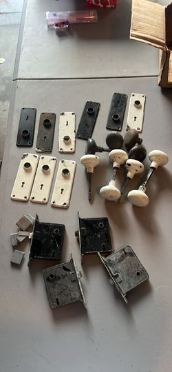 vintage doorknobs