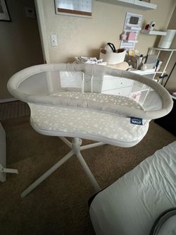 HALO BassiNest Swivel Sleeper