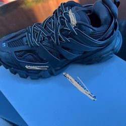 Tracks Size 41 Brand New With Box