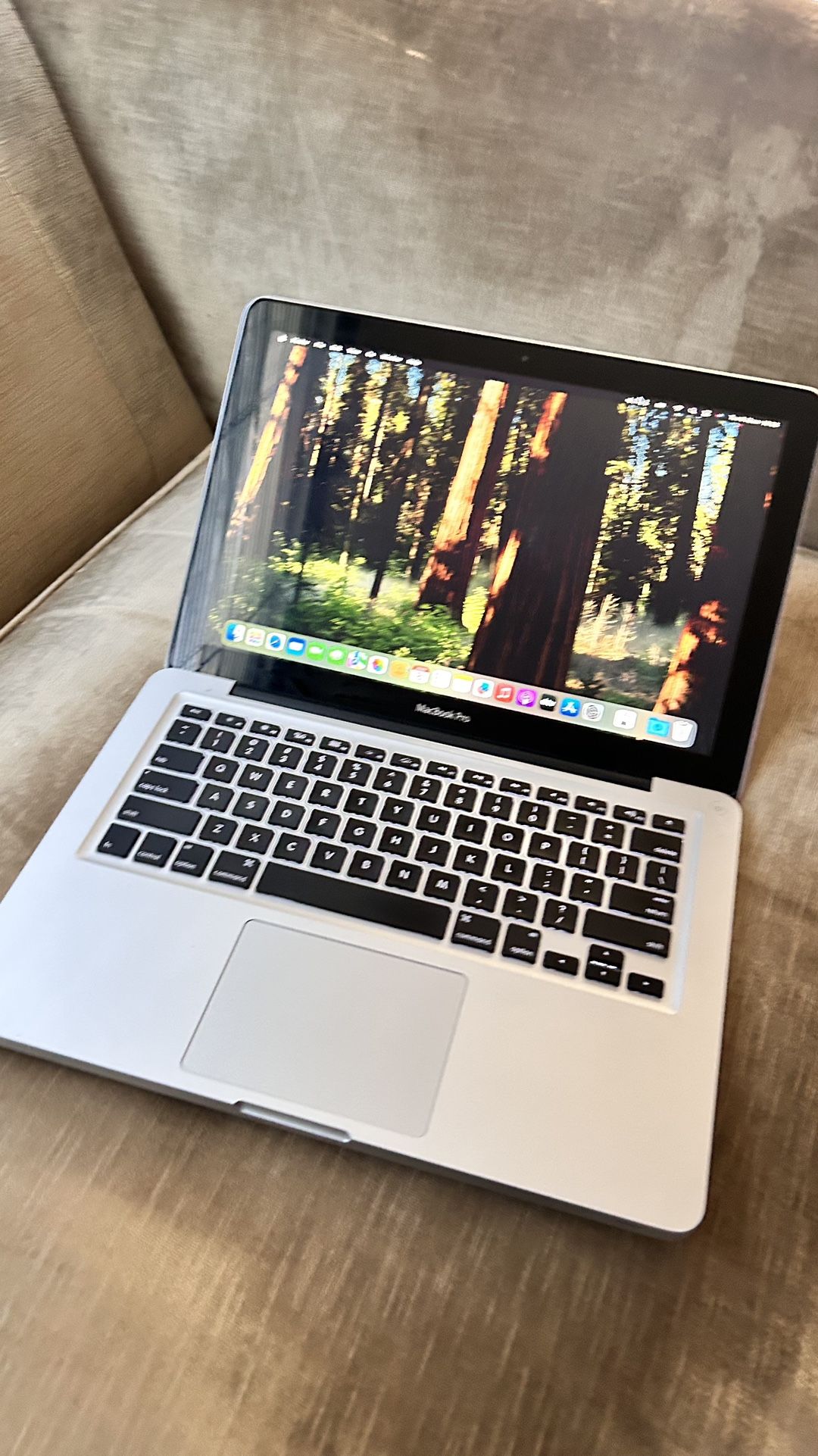 Apple MacBook Pro 13” I5/8GB/256GB SSD $140
