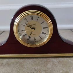 Vintage Cherry Wood Grain Danbury Mantel Clock with Gold Tone Accents