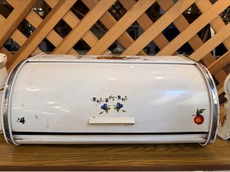 1970 vintage roll-top metal bread box