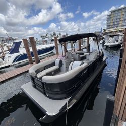 Pontoon 2022 sylvan With 200 Yamaha 