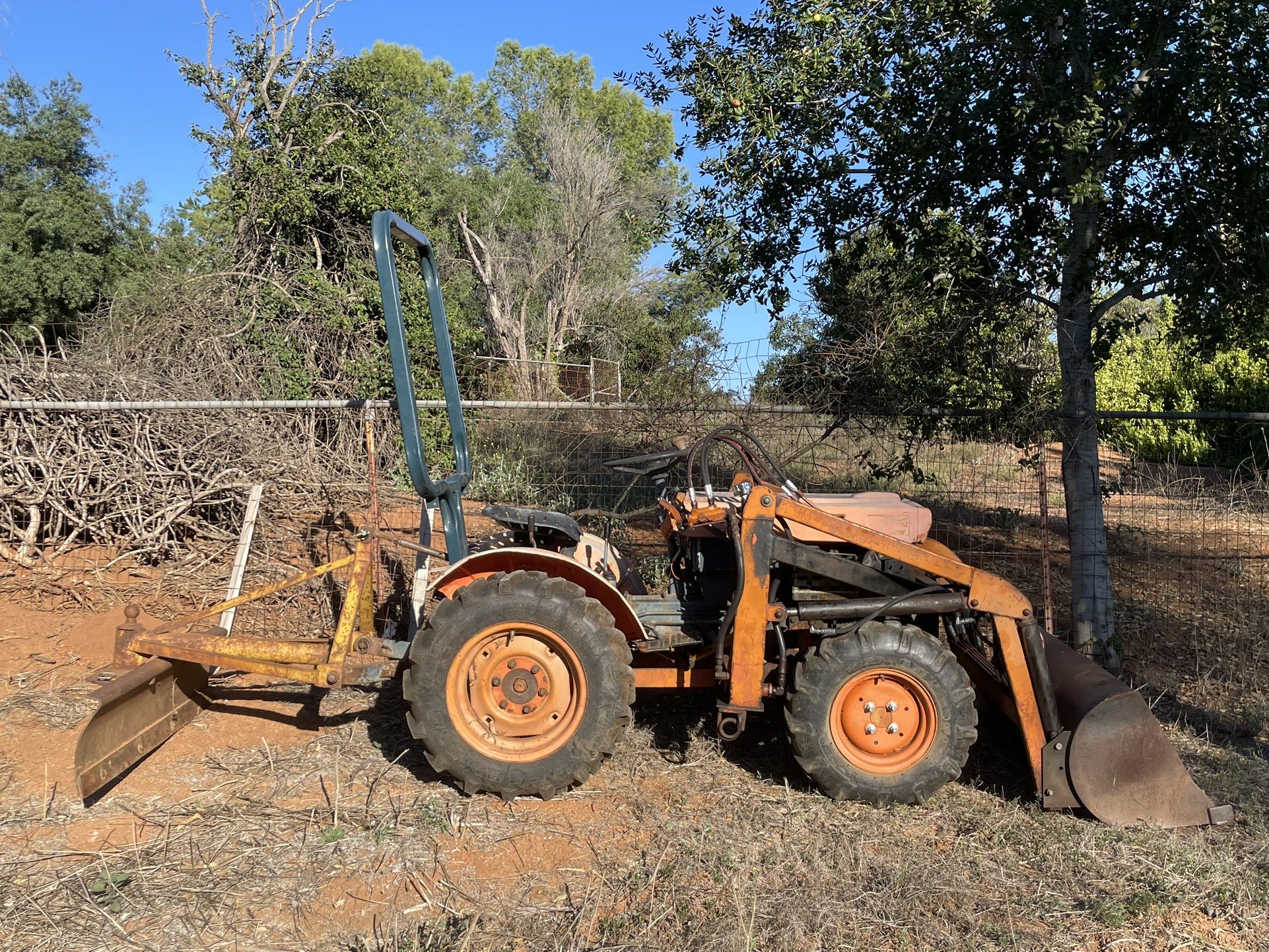 Kubota B6000 4x4 Tractor With Loader for Sale in Lakeside, CA OfferUp