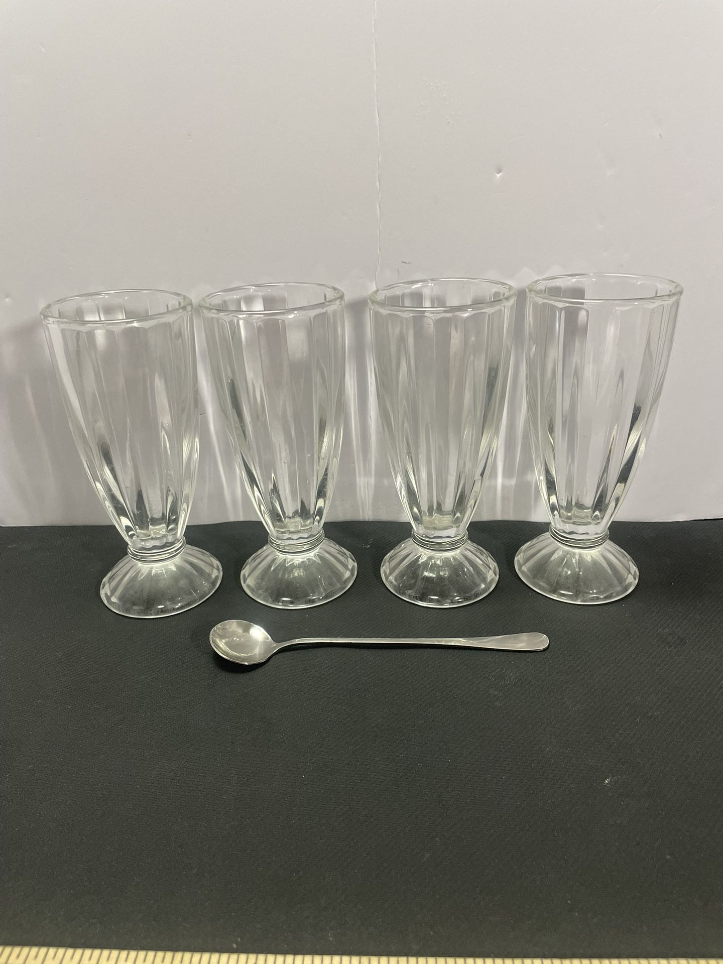 Vintage Set of (4) Milkshake Ice Cream Sundae Clear Ribbed Glasses And 1 Spoon