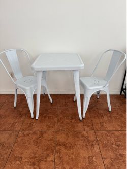 Kitchen or Patio Table and 2 chairs