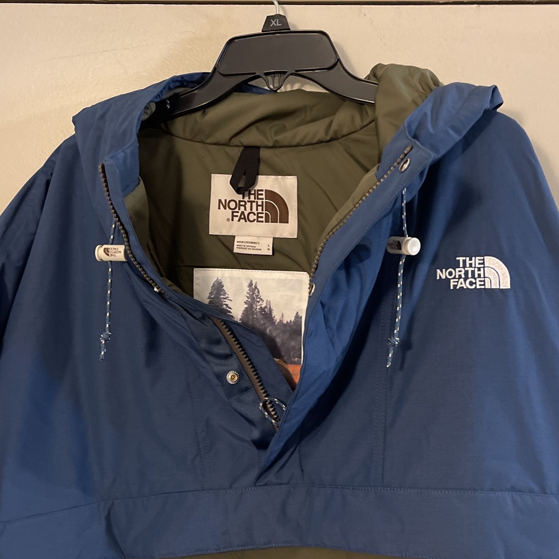 NWT The North Face Large Jacket. No Deliveries