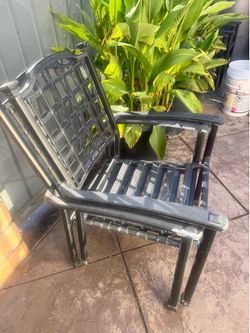 Free patio door with 4 chairs /mesa de patio gratis con 4 Silas