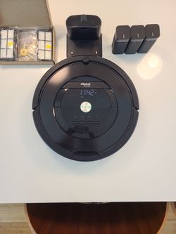 Roomba iRobot 805 With Dock, 3 Virtual Walls, New Filters And Brushes