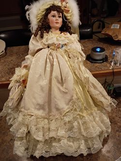 Vintage Porcelain Collectible Doll-info 👇