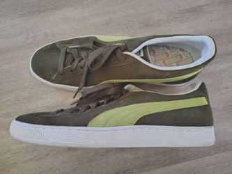 Pumas tennis shoes