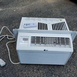 LG WINDOW AC  UNIT WITH REMOTE 