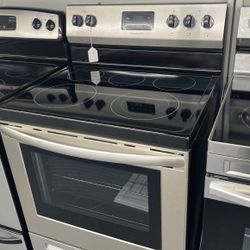 New Scratch And Dent Frigidaire 5 Burner Glass Top Stainless Steel Range. 1 Year Warranty 