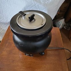 Tomlinson Commercial soup cauldron.