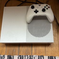 Xbox One S 500GB - Great Condition