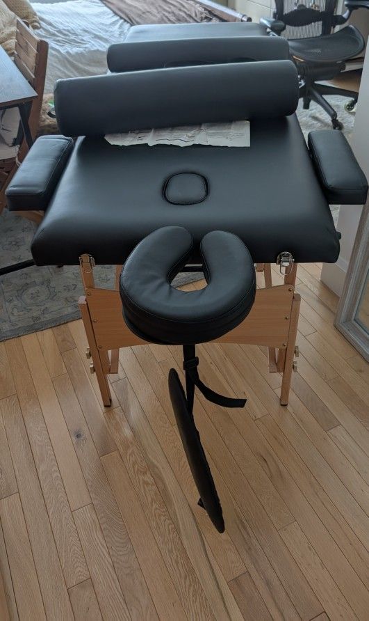 Portable /Foldable Massage Table.- New
