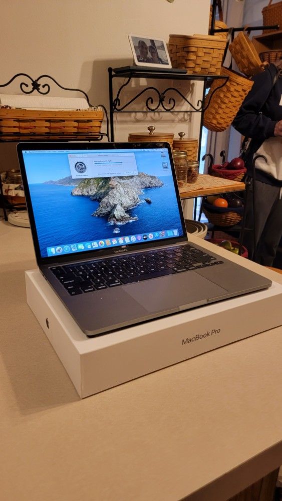 Macbook Pro 2020 4 Thunderbolt USB C