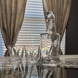 Fluid Jar With Glass Cups 