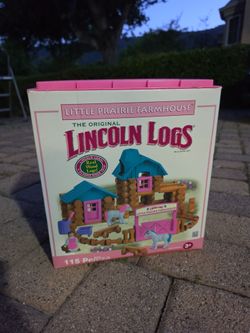 Little Prairie Farmhouse Lincoln Logs