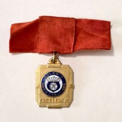 Medalla Exelencia Colegio Maria Corominas-cuba