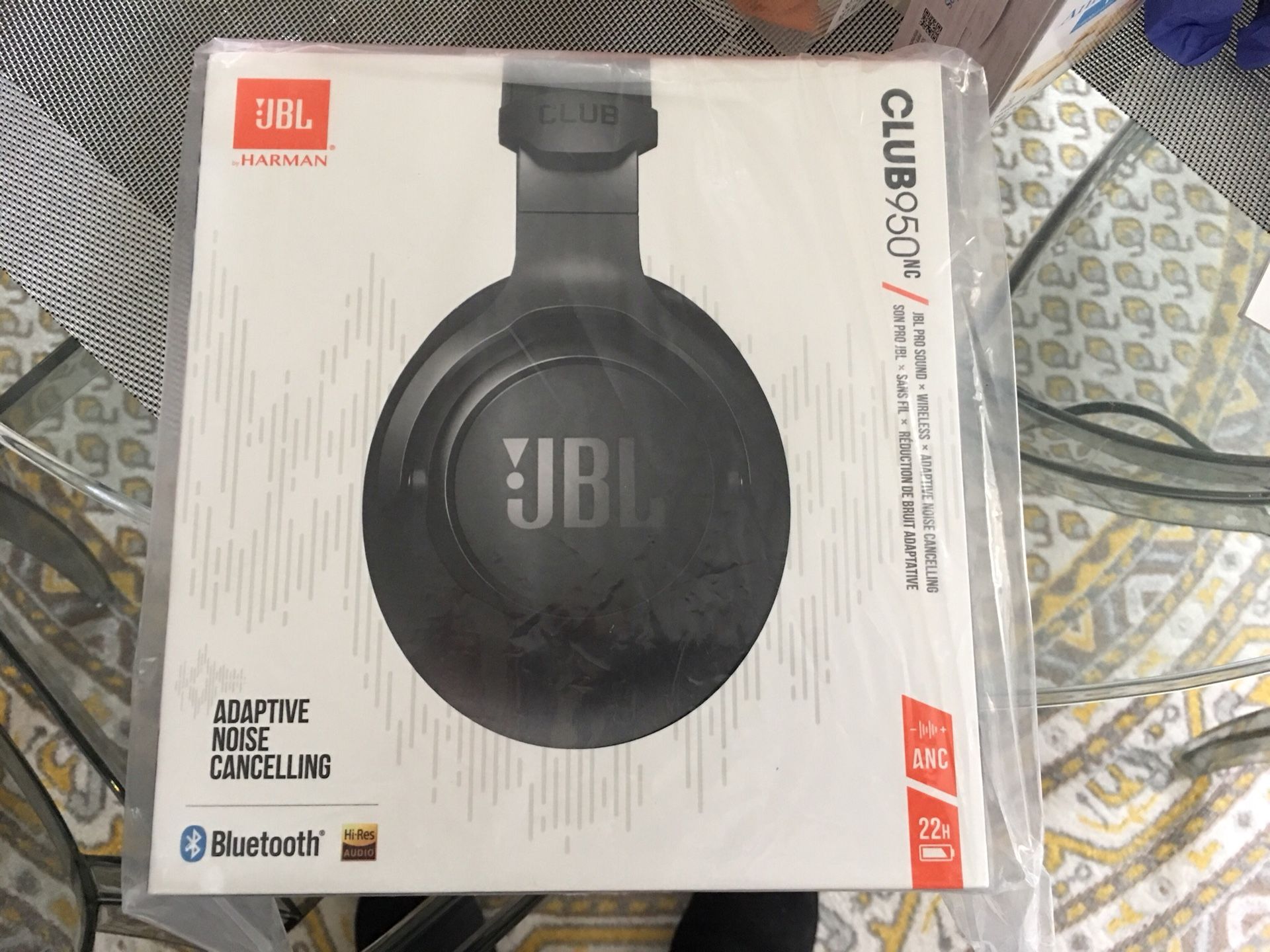 JBL wireless headphones Club950NC