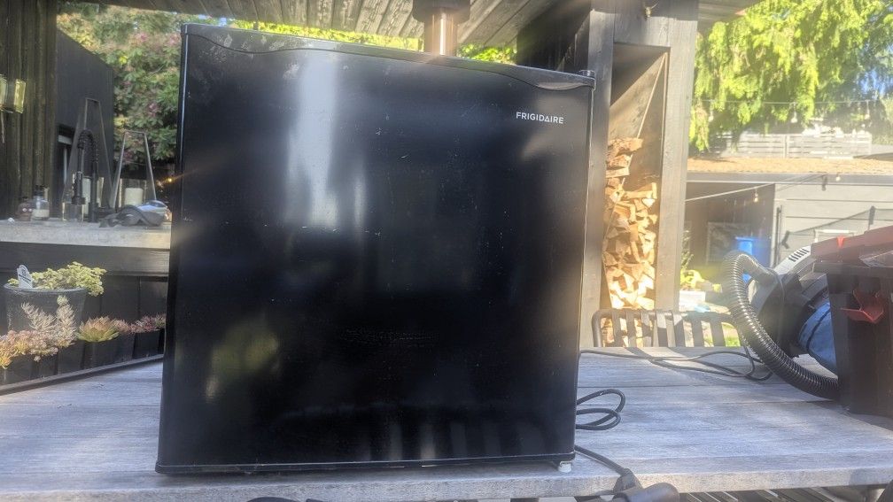 Frigidaire Mini Fridge With Ice Tray