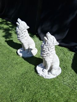 Wolf's cement statue
