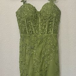 Beautiful enchanted forest corset top prom/homecoming dress 💚💚