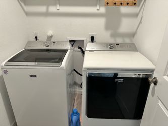 Washer dryer set