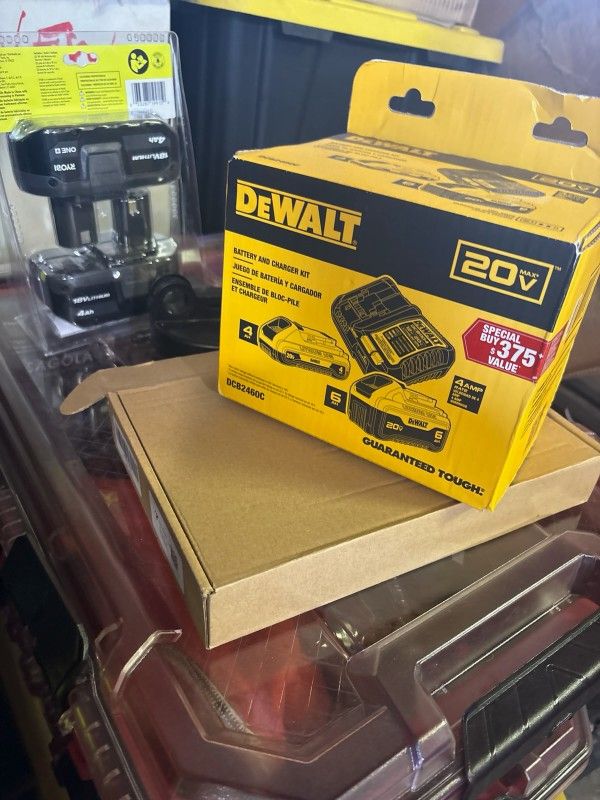 DeWalt 20V Max Batteries & charger Set