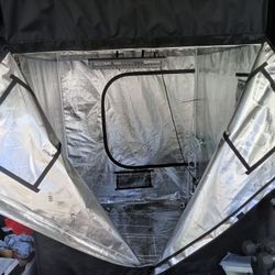 Gorilla Grow Tent + GEAR (SALE) 