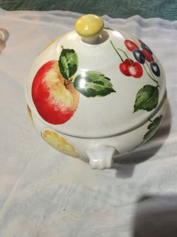 Beautify Apple decor soup pot.