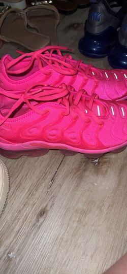 Pink Nike vapor max plus