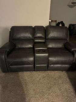 Recline set with charger port