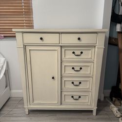 Dresser Chest